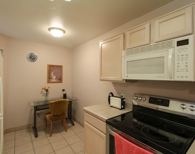 5675 N Camino Esplendora - Photo Thumbnail 1