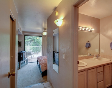 5675 N Camino Esplendora - Photo Thumbnail 6