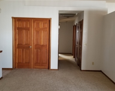 3332 Mccormick Boulevard - Photo Thumbnail 6