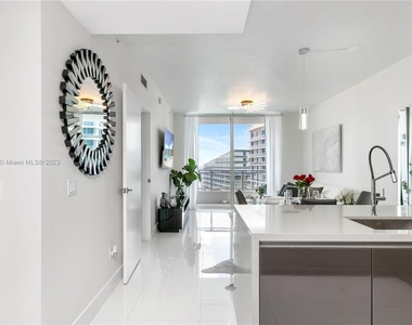 1080 Brickell Ave - Photo Thumbnail 8