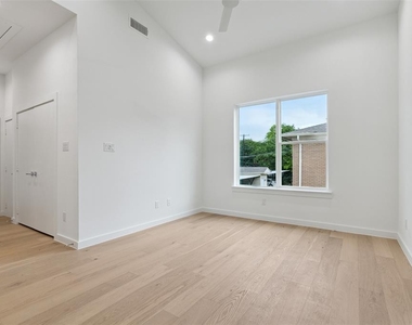 6201 Oram Street - Photo Thumbnail 10