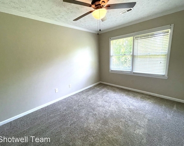 1604 Clearbrook Dr - Photo Thumbnail 7