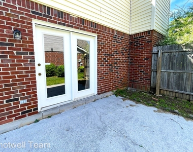 1604 Clearbrook Dr - Photo Thumbnail 9