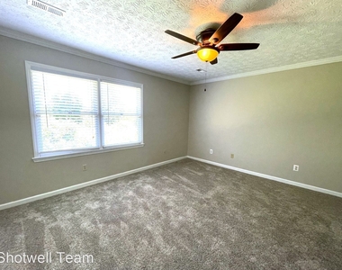 1604 Clearbrook Dr - Photo Thumbnail 4