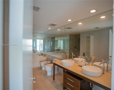 465 Brickell Ave Apt 4802 - Photo Thumbnail 9