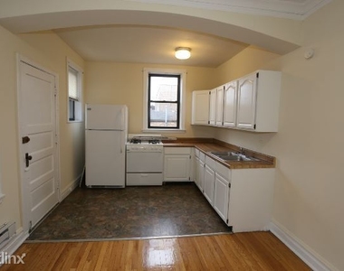 3937 N. Janssen, Unit E-5 - Photo Thumbnail 4