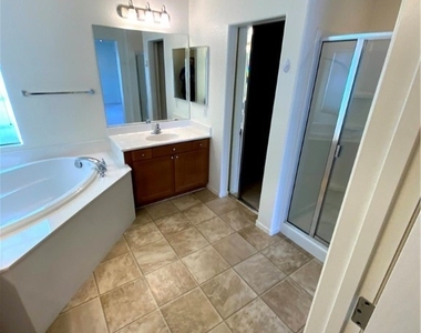 7609 Vanity Court - Photo Thumbnail 11