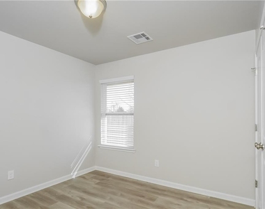 5800 Marblewood Drive - Photo Thumbnail 12