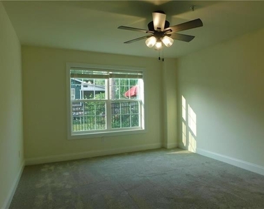 1549 Burkhardt Street - Photo Thumbnail 12