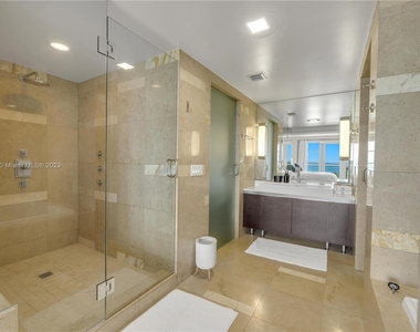 3739 Collins Ave - Photo Thumbnail 11