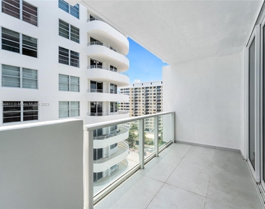 5601 Collins Ave - Photo Thumbnail 7