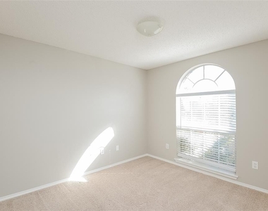 8645 Fountainview Terrace - Photo Thumbnail 12