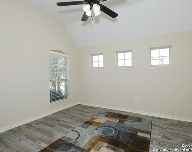 530 Rolling Grove - Photo Thumbnail 3