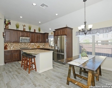 530 Rolling Grove - Photo Thumbnail 4