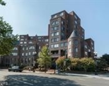 3 Washington Circle Nw - Photo Thumbnail 1