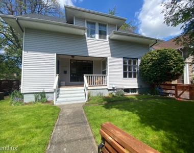 3705 Se Yamhill St - Photo Thumbnail 1