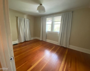 3705 Se Yamhill St - Photo Thumbnail 9