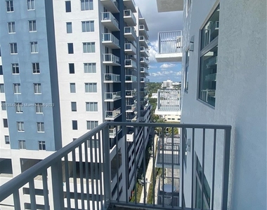 140 S Dixie Hwy Apt 802 - Photo Thumbnail 16