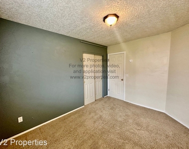 2466 Ne Francis Pl. - Photo Thumbnail 17