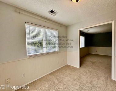 2466 Ne Francis Pl. - Photo Thumbnail 21