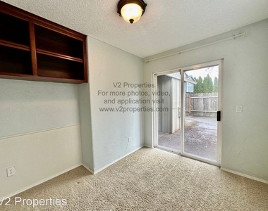 2466 Ne Francis Pl. - Photo Thumbnail 20