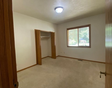 2824 Summer Lane - Photo Thumbnail 16