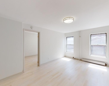 799 Lexington Avenue - Photo Thumbnail 3