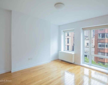 454 W 54th St - Photo Thumbnail 6