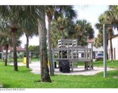 3201 Sea Shore Way - Photo Thumbnail 5