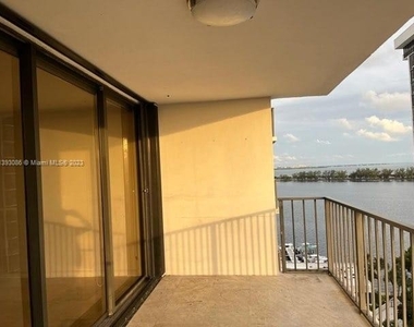 1915 Brickell Ave - Photo Thumbnail 11