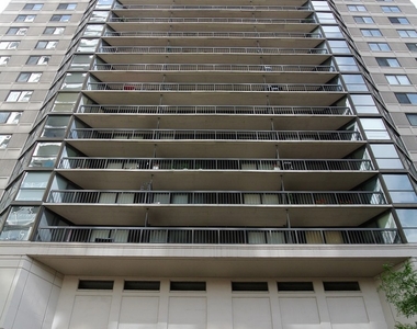 33 W Delaware Place - Photo Thumbnail 1