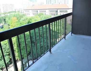 33 W Delaware Place - Photo Thumbnail 17