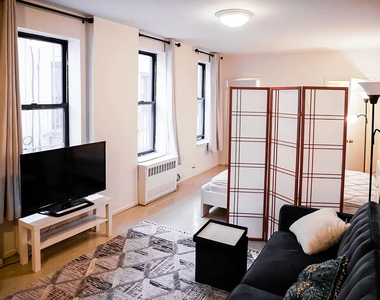 206 East 67th Street - Photo Thumbnail 2