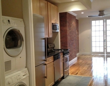 East 7th Street and 1st Avenue - Photo Thumbnail 8