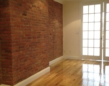 East 7th Street and 1st Avenue - Photo Thumbnail 1