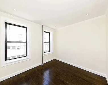 1379 Lexington Avenue - Photo Thumbnail 3