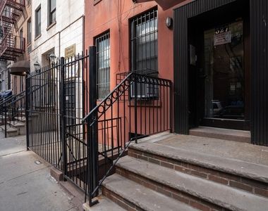 327 East 75th Street - Photo Thumbnail 11