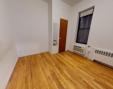 318 East 89 Street - Photo Thumbnail 3