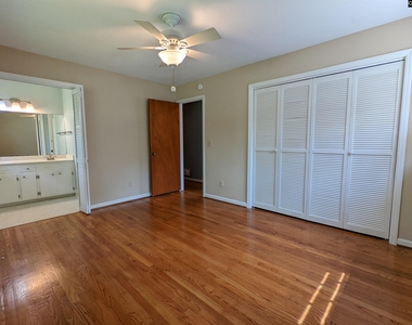 3135 Woodsen Circle - Photo Thumbnail 10