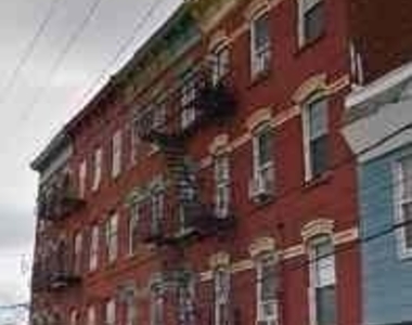 41 Harmon St - Photo Thumbnail 6