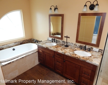 8120 Islandview Circle, Unit D - Photo Thumbnail 21