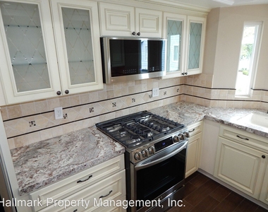 8120 Islandview Circle, Unit D - Photo Thumbnail 11