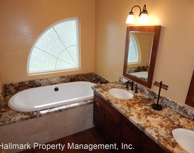 8120 Islandview Circle, Unit D - Photo Thumbnail 18