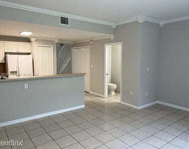 9020 W Flagler St Apt 11 - Photo Thumbnail 5