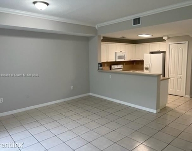 9020 W Flagler St Apt 11 - Photo Thumbnail 4