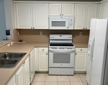 9020 W Flagler St Apt 11 - Photo Thumbnail 11