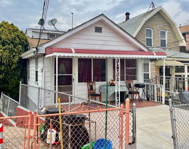 2011 Gildersleeve Avenue - Photo Thumbnail 14