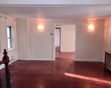 2011 Gildersleeve Avenue - Photo Thumbnail 2