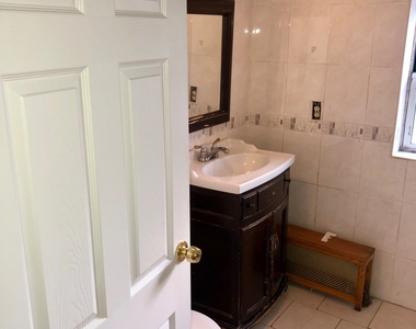 2011 Gildersleeve Avenue - Photo Thumbnail 13