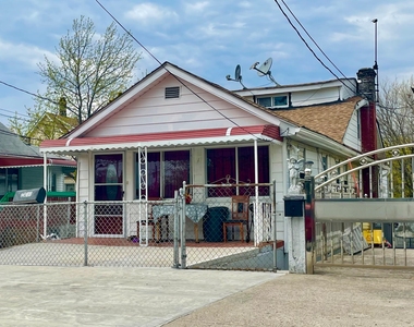2011 Gildersleeve Avenue - Photo Thumbnail 16